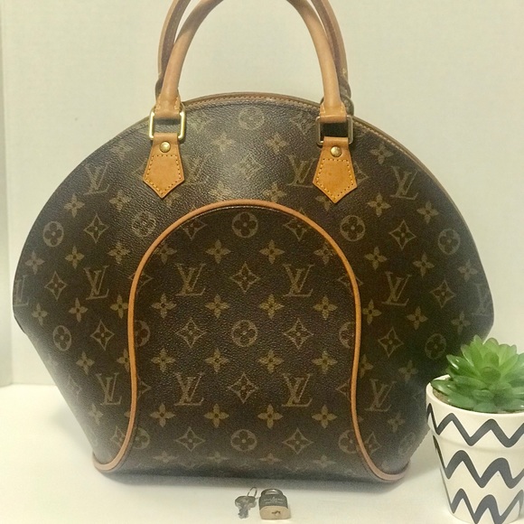 Louis Vuitton Handbags - 🔴SOLD🔴Authentic Louis Vuitton EllipseGM Mono Bag